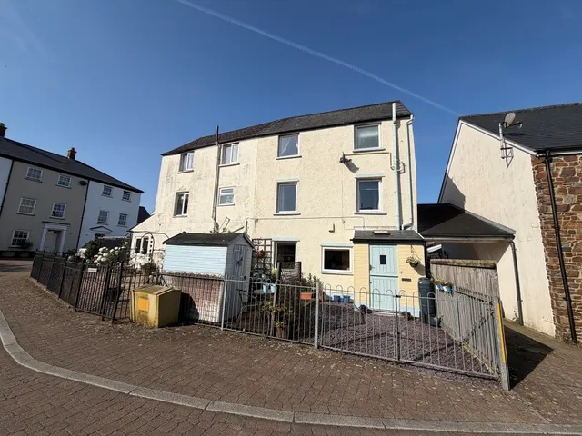 Newton Square, Bampton, Tiverton, photo 1