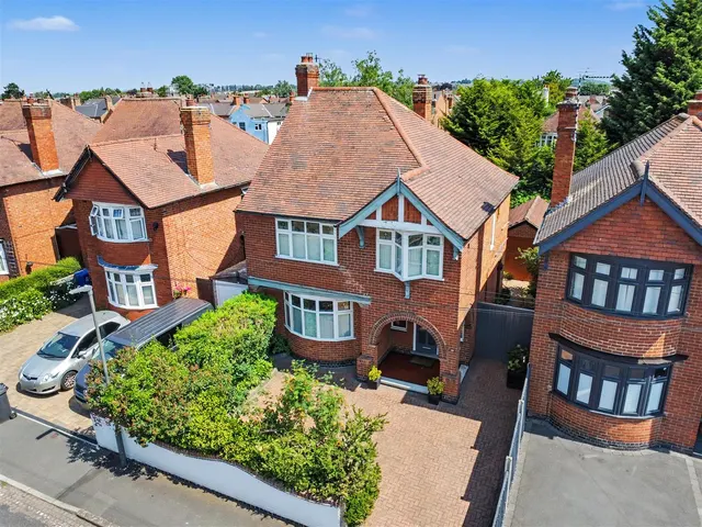 Trowell Grove, Long Eaton, NG10, photo 1