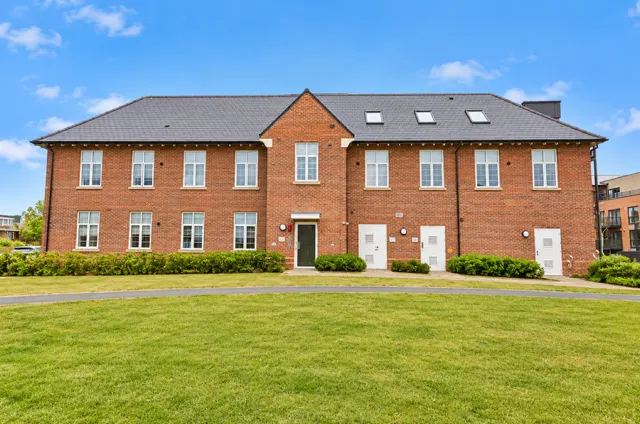 Rowden Court, Hornchurch, RM12, photo 1