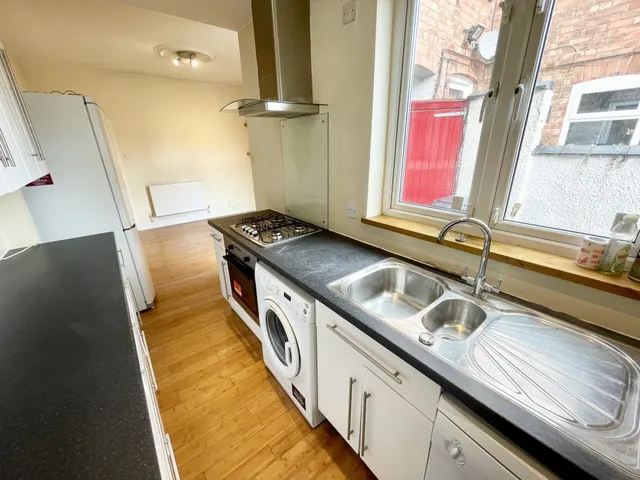 Photo 3 — Tyndale Street, Leicester, LE3