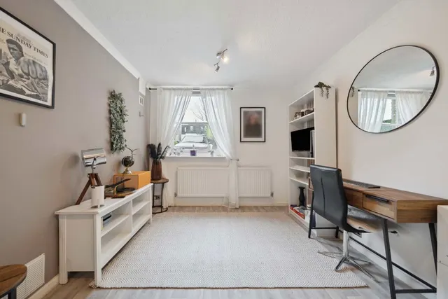 Sutherland Road, W13, photo 2