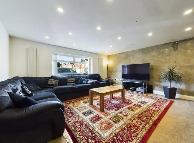 Seymour Grove, M16, photo 3