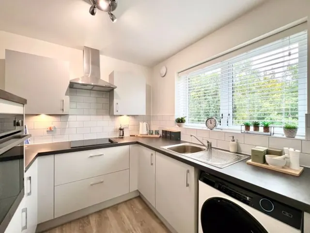 Orchard Lodge, Calne, photo 3