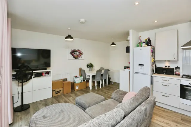 Photo 3 — Argus Road, Lee-On-The-Solent