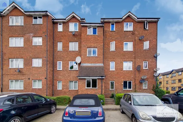 64 Chaffinch Close, Edmonton, London, N9 8UG, photo 1