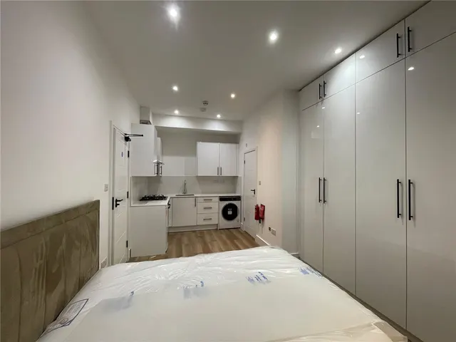 Photo 3 — Woodlands Road, Harrow, HA1