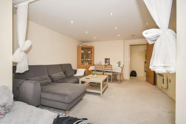 Spinner Croft, Chesterfield, S40, photo 3