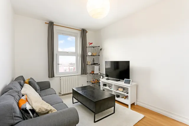 Lavender Hill, Clapham Junction, SW11, photo 1