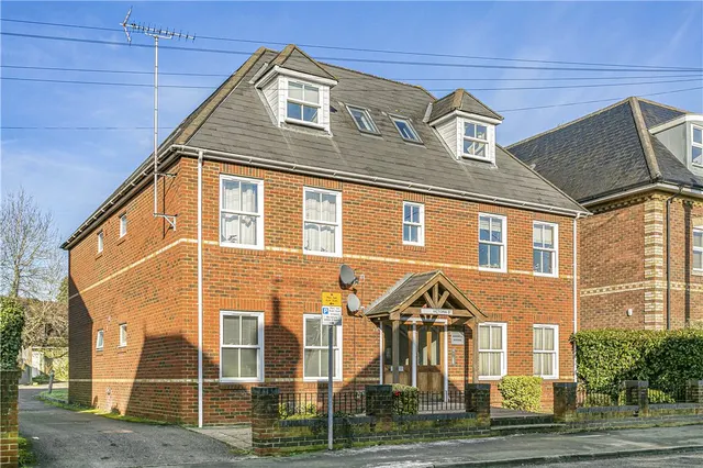 Victoria Street, Englefield Green, TW20, photo 1