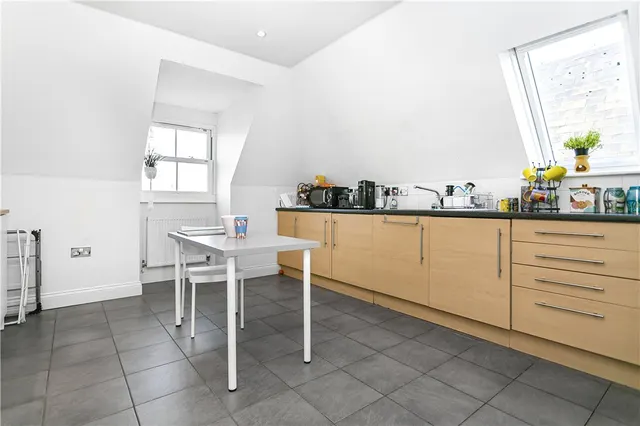 Victoria Street, Englefield Green, TW20, photo 3