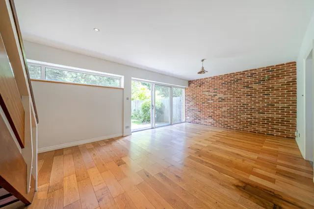 Photo 2 — Wellsmoor Gardens, Bromley, BR1