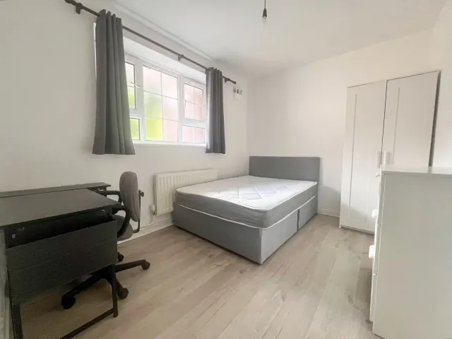 Llewellyn Street, London, SE16, photo 1