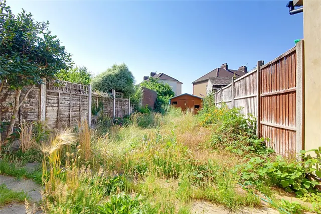 Cambourne Avenue, London, photo 2