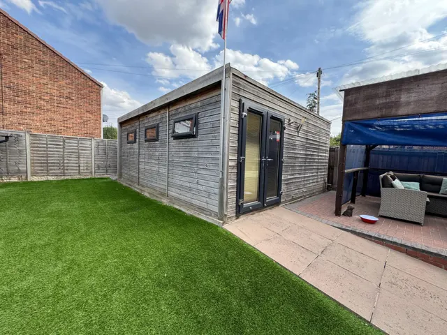 Holme Farm Avenue, Burton-On-Trent, DE15, photo 3