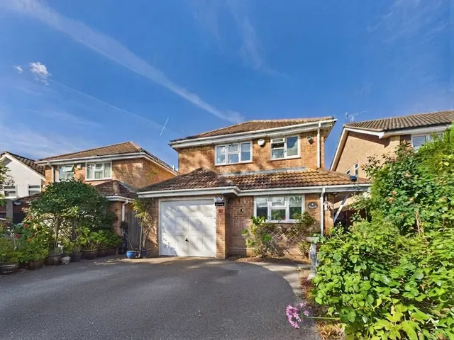 3 bedroom house, Westwood Avenue, Woodham, KT15