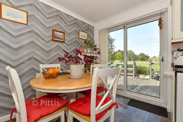 Central Way, Sandown, PO36, photo 3