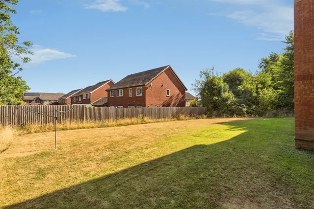 Chetwood Road, Crawley, RH11, photo 2
