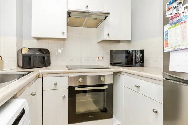 Chetwood Road, Crawley, RH11, photo 3
