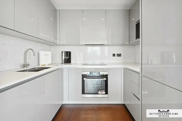 Lexington Gardens, SW11, photo 2
