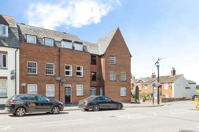 High Street, Newport Pagnell, photo 1