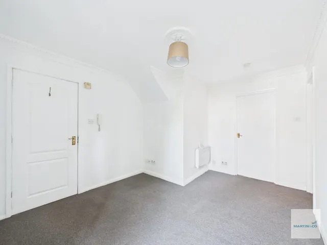 Photo 3 — The Hamilton, Leen Court, Nottingham