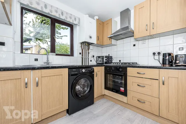 Low Close, Greenhithe, DA9, photo 3
