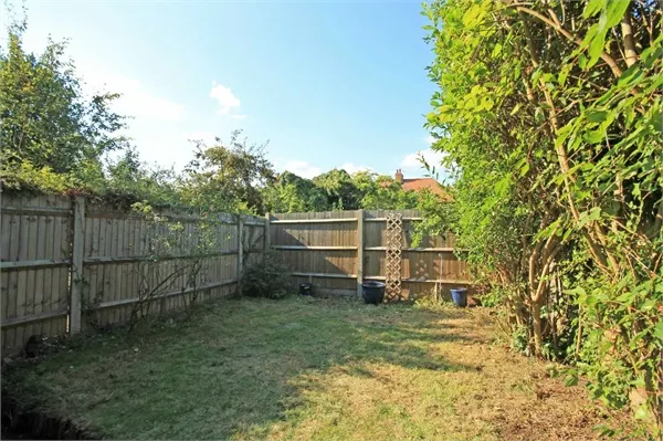 Photo 2 — Milton Road, Hanwell, London, W7 1LQ