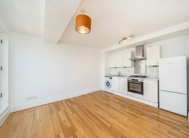 Photo 2 — Canonbie Road, Forest Hill, SE23