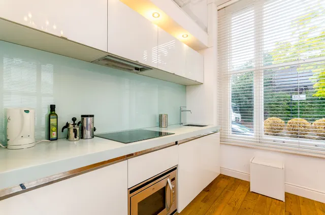 Photo 2 — 17b Newton Road, London