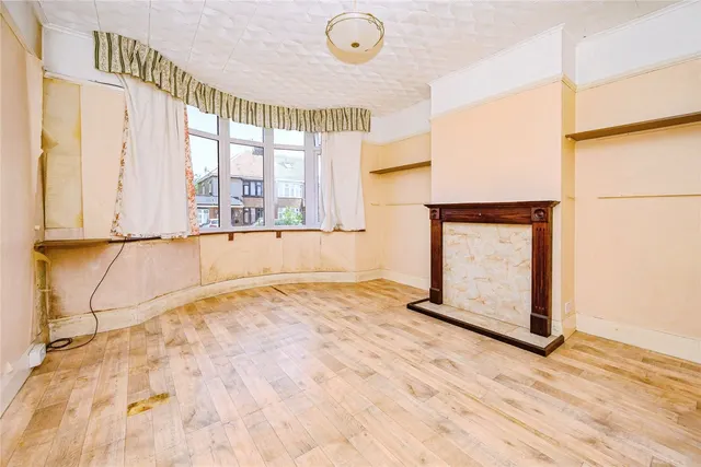 Photo 3 — Liscombe Road, Dunstable, Bedfordshire, LU5