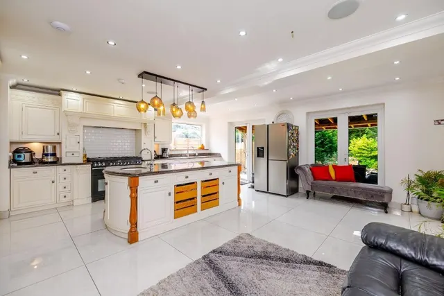 Briton Hill Road, Sanderstead, photo 2