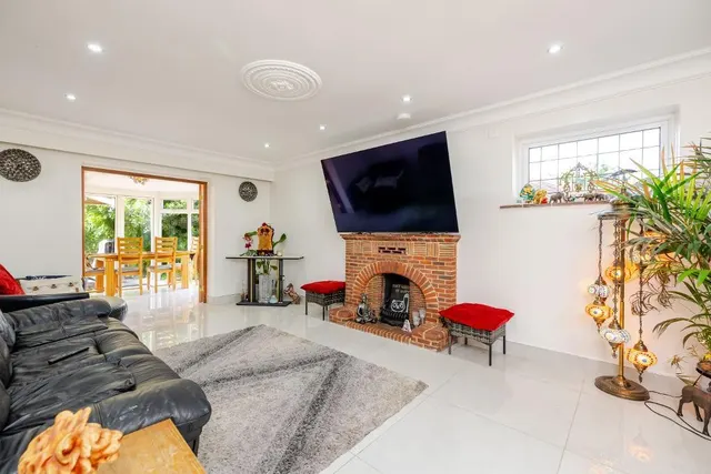 Briton Hill Road, Sanderstead, photo 3