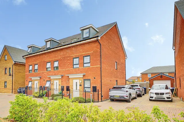 Stratford Drive, Overstone, Northampton, photo 1