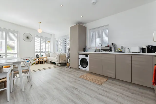 Ferndale Crescent, Carshalton, photo 1