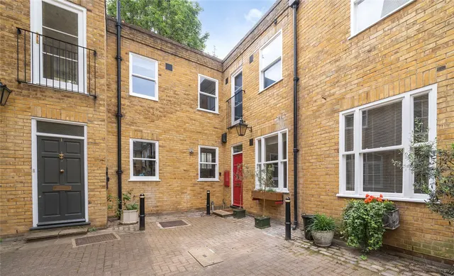 Photo 2 — West Mews, Pimlico, London, SW1V