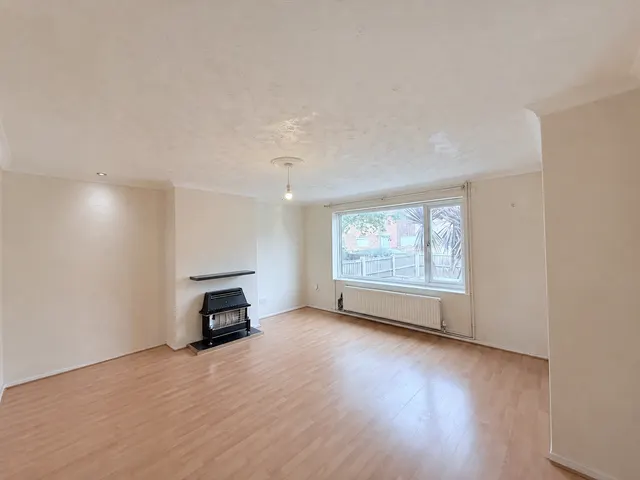 Photo 3 — Listowel Crescent, Nottingham, NG11