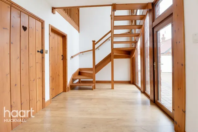 Watnall Road, Nottingham, NG15, photo 2