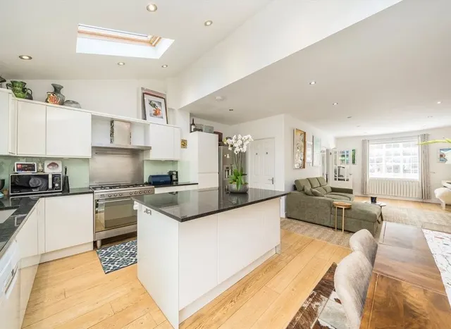 Photo 2 — Crestway, Putney, SW15