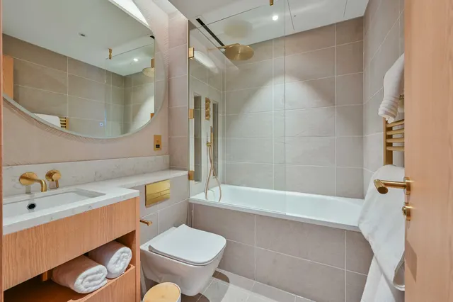 Photo 2 — Flat 1, 98 Baker Street