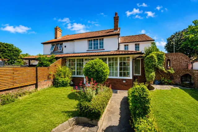 Harlington Road, UB8, photo 1