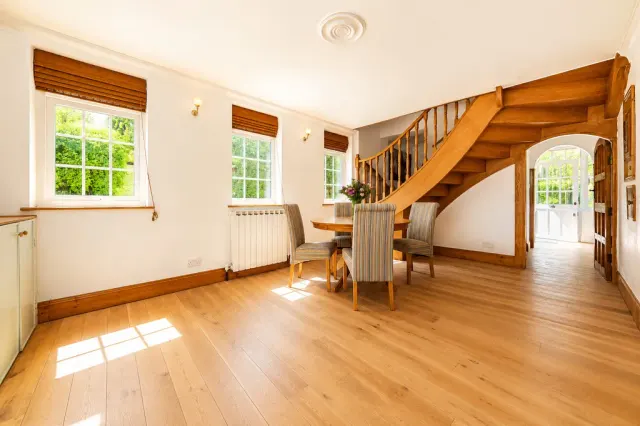 Harlington Road, UB8, photo 3