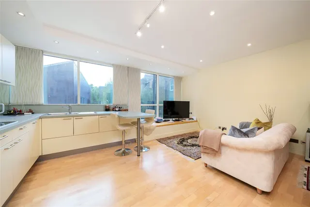 Photo 3 — Grosvenor Road, The Panoramic, Westminster, London, SW1V