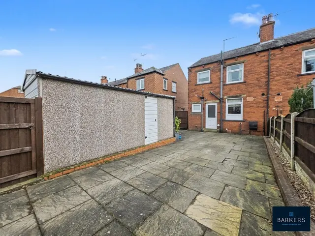 Photo 2 — Welwyn Avenue, Batley WF17 8DU
