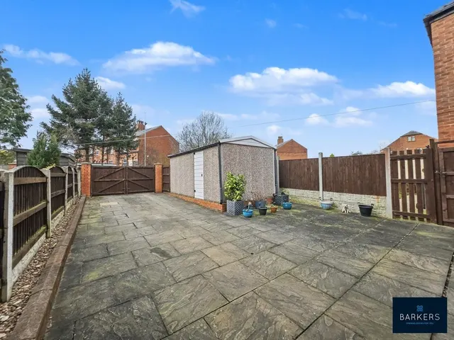 Photo 3 — Welwyn Avenue, Batley WF17 8DU