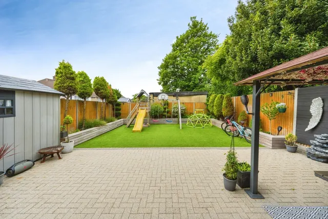 Photo 3 — Stanford Road, Luton, Bedfordshire, LU2