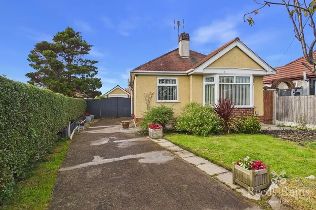 Lynton Walk, Rhyl, LL18, photo 1