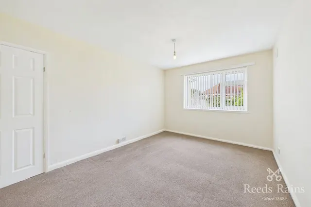 Lynton Walk, Rhyl, LL18, photo 3