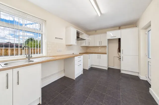 Lynton Walk, Rhyl, LL18, photo 2