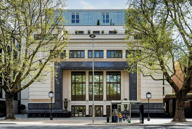 Kensington High Street, Kensington, W8, photo 1