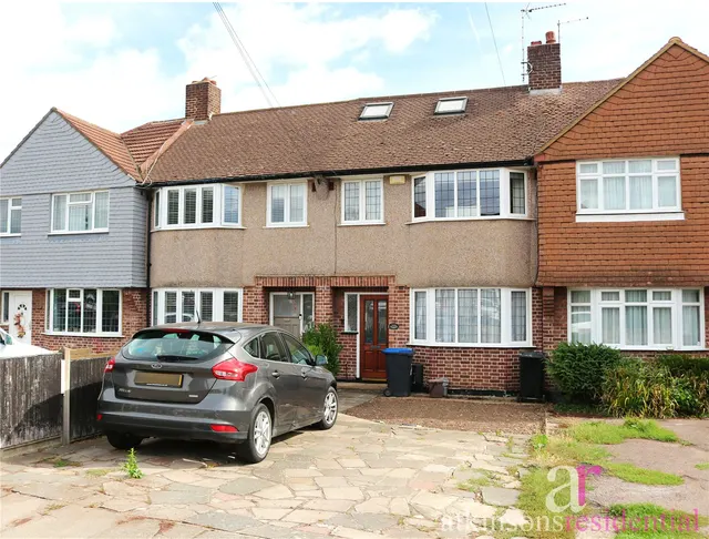 Kenilworth Crescent, Enfield, Middlesex, EN1 3RG, photo 1